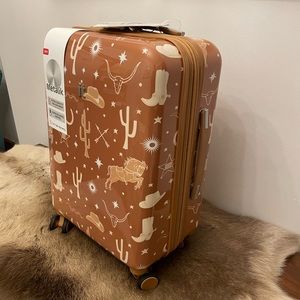 “Don’t Mess With Texas” IT Brand Sheen range carry on suitcase